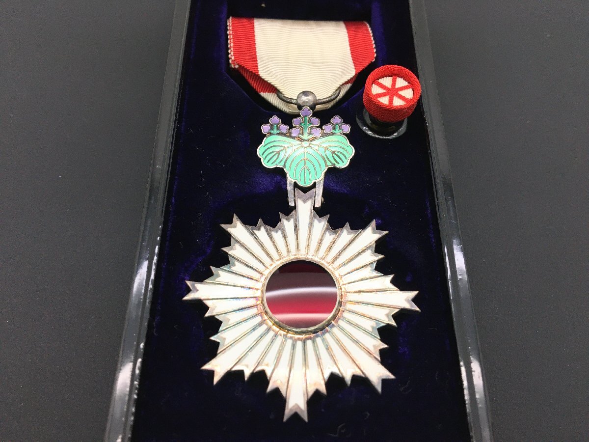 Yahoo!オークション -「勲六等単光旭日章」の落札相場・落札価格