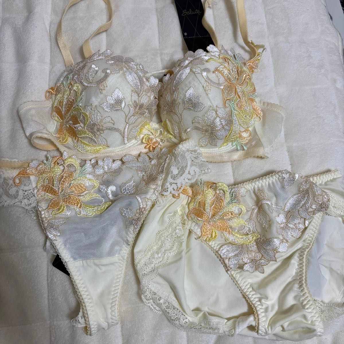 未使用タグ付 ワコール サルート ブラジャーD75 ショーツM 上下セット