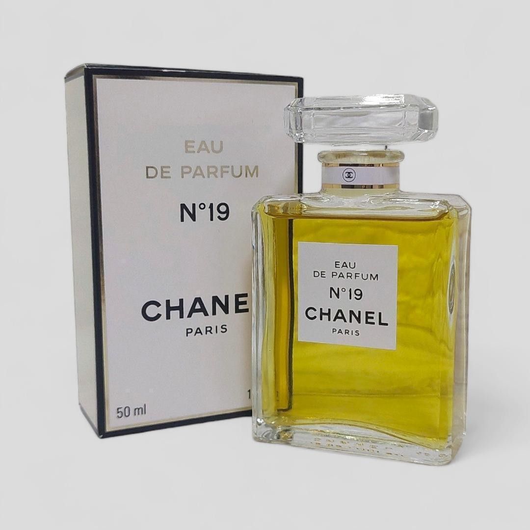 ほぼ未使用】CHANEL シャネル 香水 19番 no19 EAU DE PARFUM