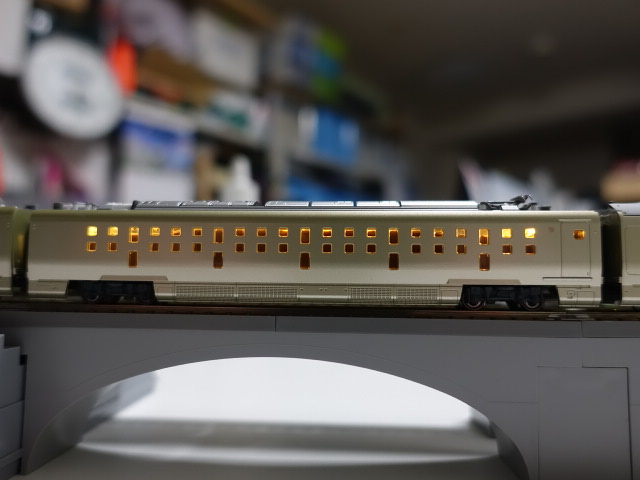 KATO・E001形＜TRAIN SUITE 四季島＞ 室内灯装着 - レインボーブログ