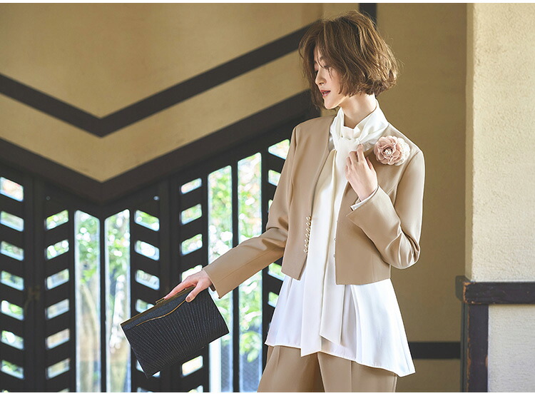 パールモチーフジャケット＆ボウタイブラウス・テーパードパンツスーツ