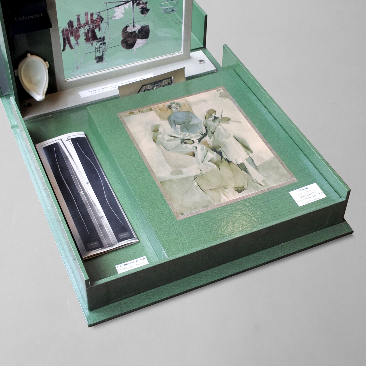 Marcel Duchamp / Boîte-en-valise/museum in a bo