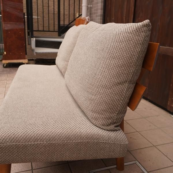 老舗家具メーカーHAMAMOTO(浜本工芸)のオーク材2人掛けソファです。純