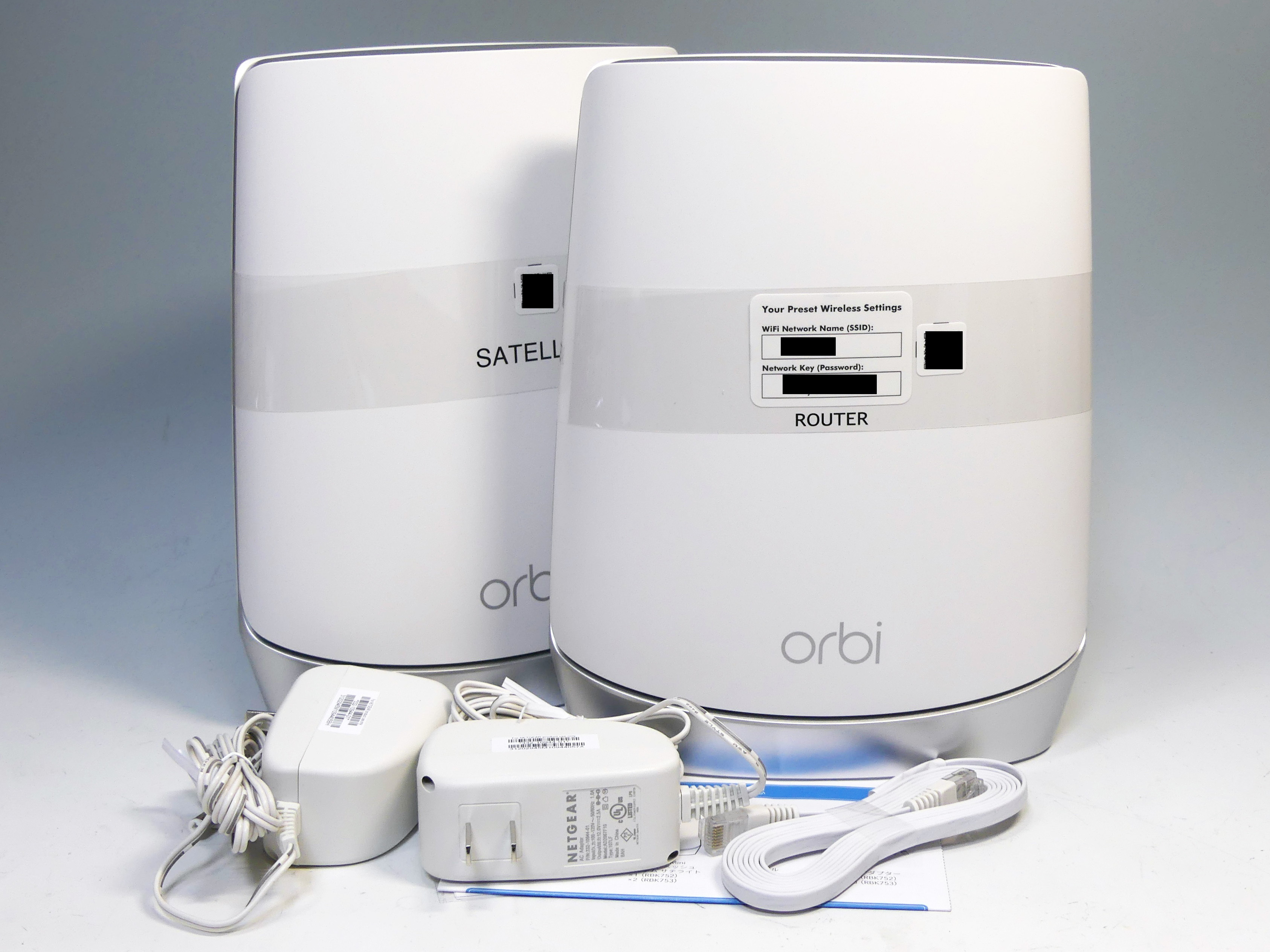 長距離で600Mbps超のWi-Fi 6メッシュ、Miniでも高火力な「Orbi WiFi 6