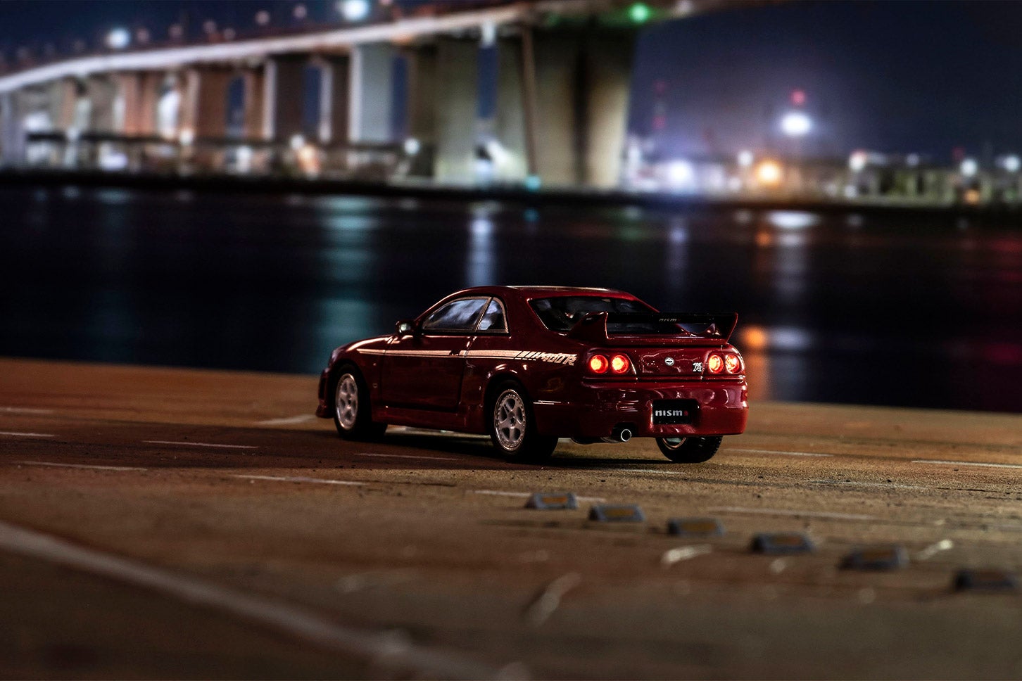 京商からファミマで買えるミニカー「NISMO 400R」が登場！ 1/64