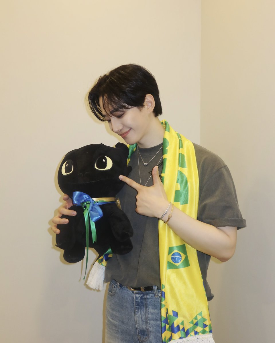 LEE JUNHO クッション 楽天市場】LEE JUNHO [ PenPen CUSHION BABY Ver. ] Midnight Sun in