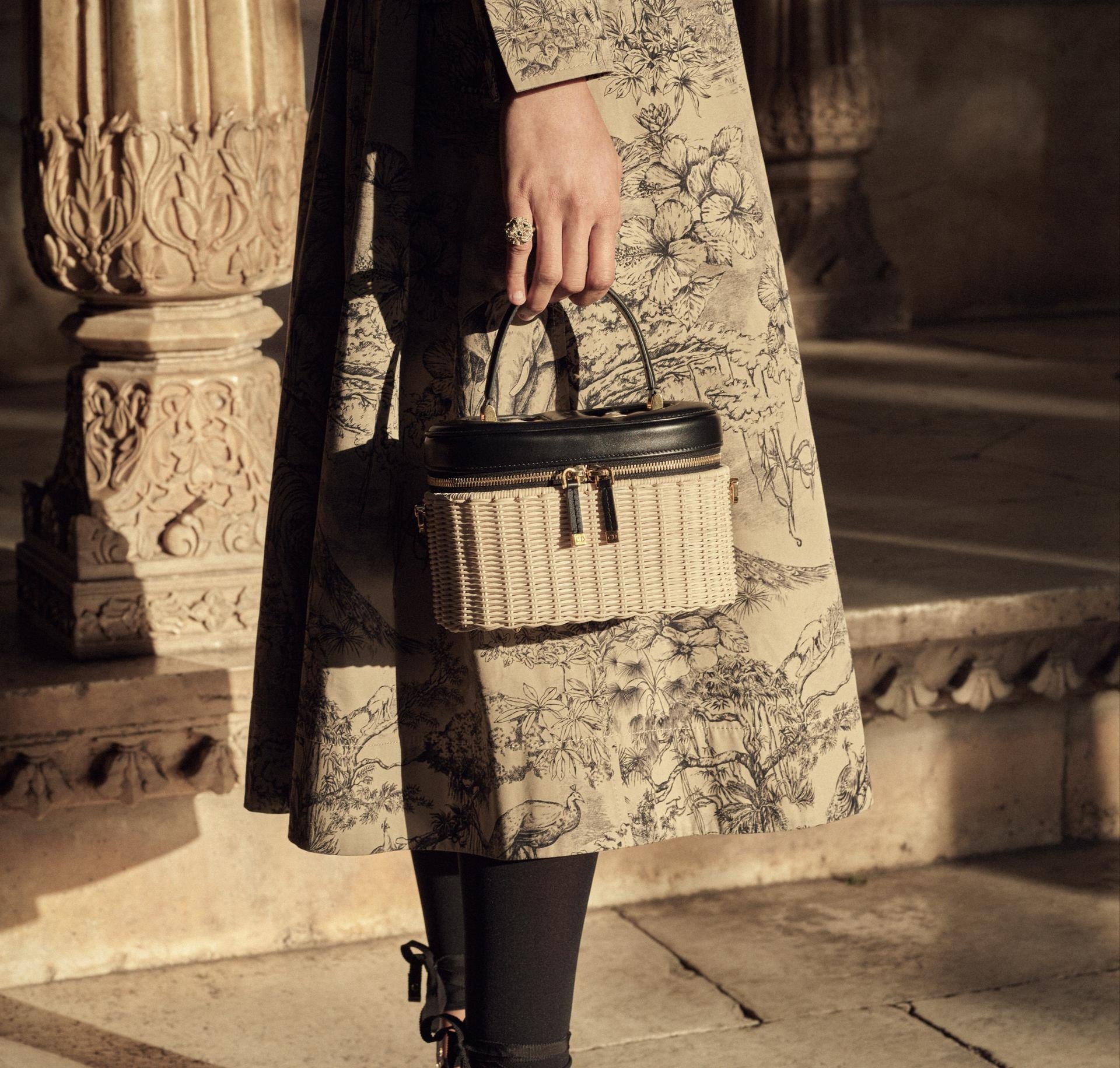 DIOR】実用的で洗練された新作「CD シグネチャー」ヴァニティ