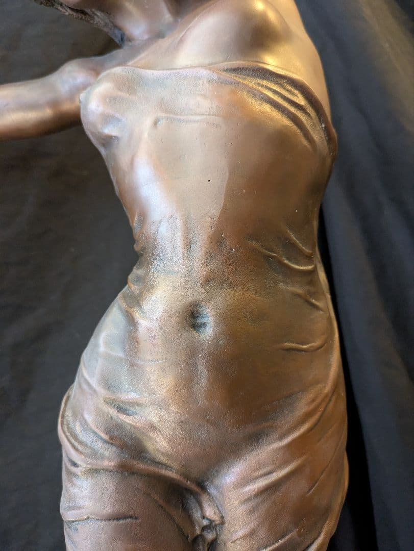 セミ・ヌードブロンズ像高さ約98cm