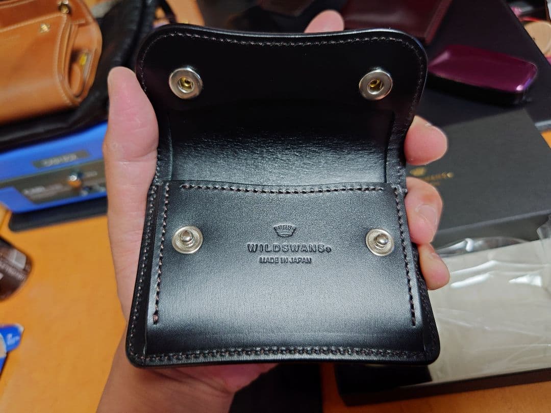 ワイルドスワンズ タング クリスペルカーフ、ブラック、王冠ロゴ