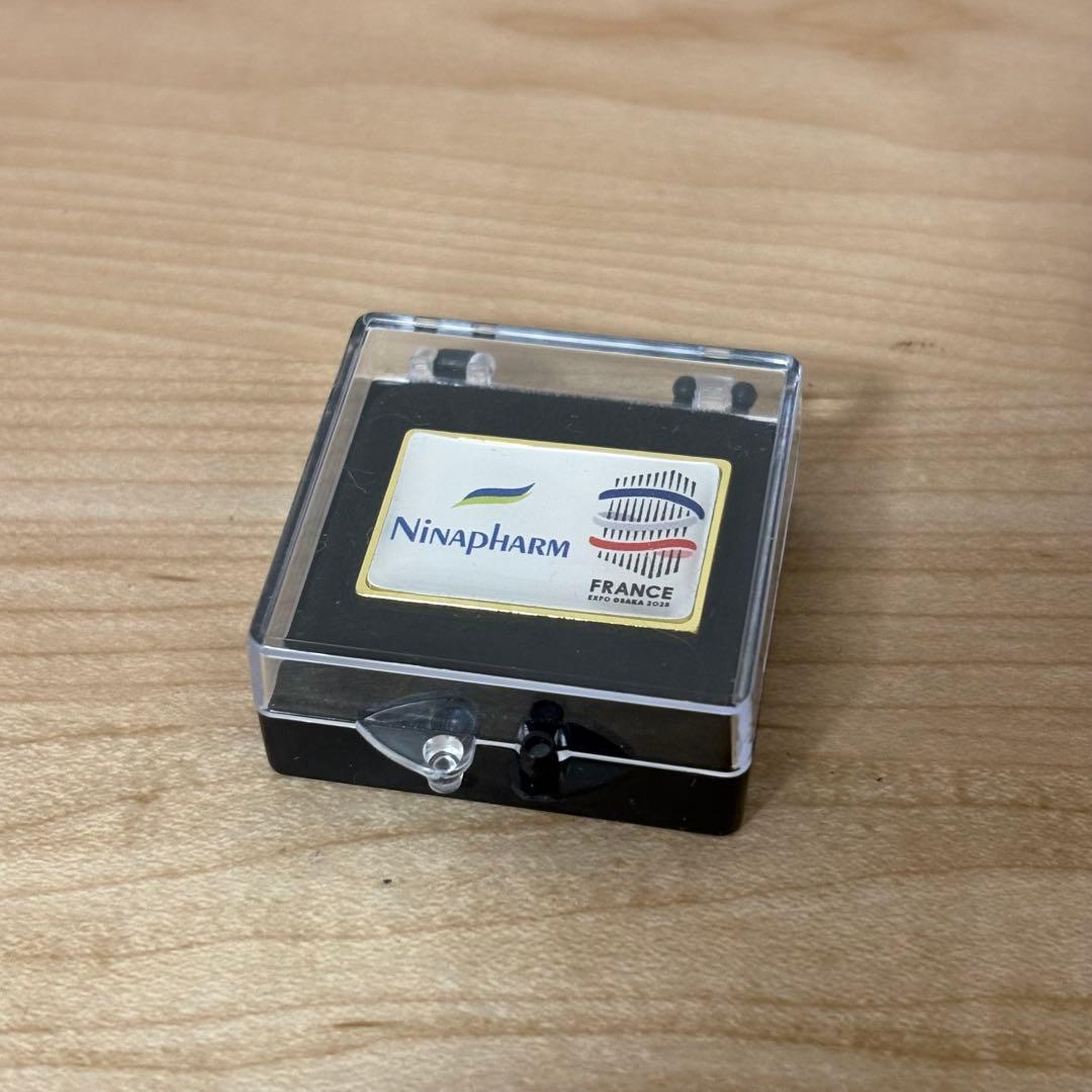ニナファーム　フランス館　ピンバッジ　大阪万博 フランスパビリオン バッチ ピンバッジ フランス 万博 ニナファーム