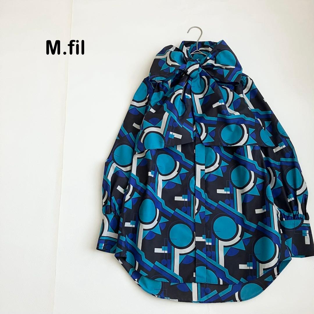 M fill ボウタイブラウス　幾何学模様　シャツ　比翼ボタン　青系