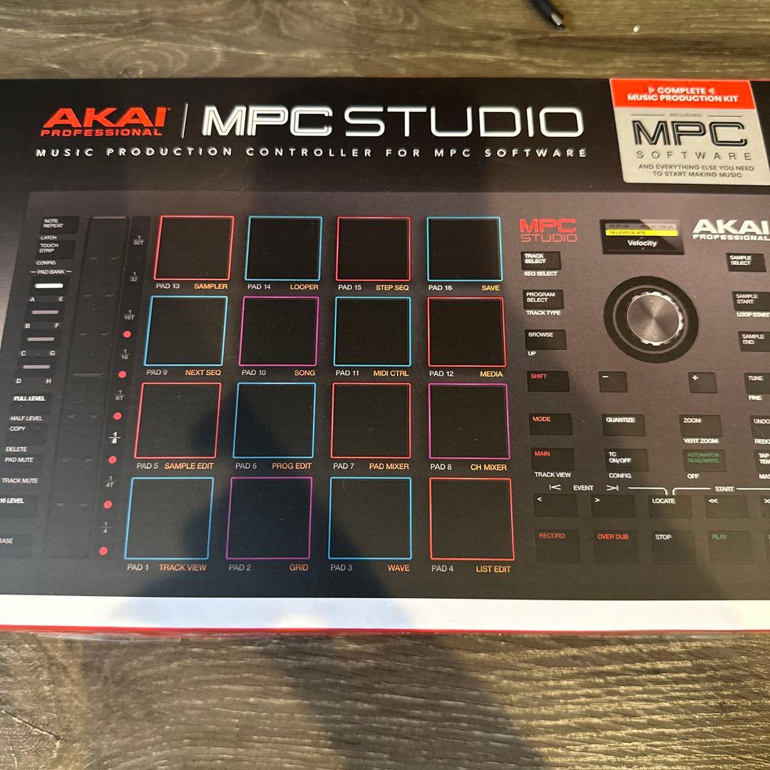 AKAI MPC STUDIO 音楽制作コントローラー
