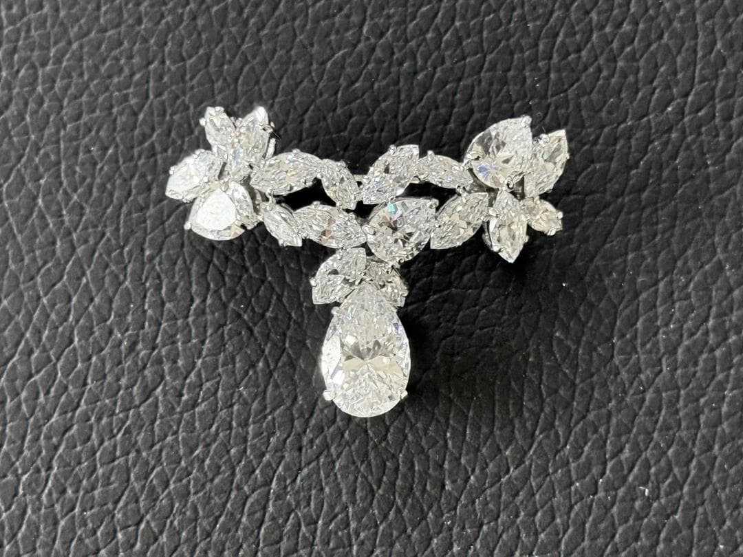 極美品★FOXEY ラインストーンブローチ スイング ティアドロップ 27752