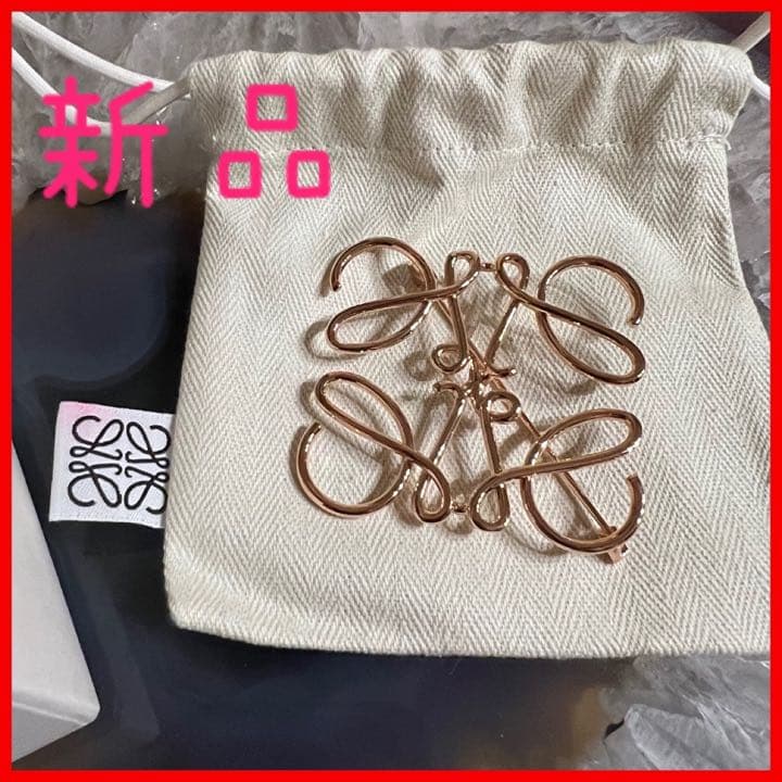 【新品大人気】LOEWE アナグラムブローチ　ローズゴールド LOEWE ロエベ アナグラムブローチ メタル ローズゴールド