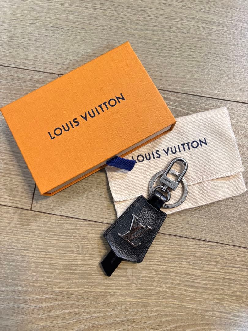 Louis Vuitton ブラックレザー キーホルダー　キーリング