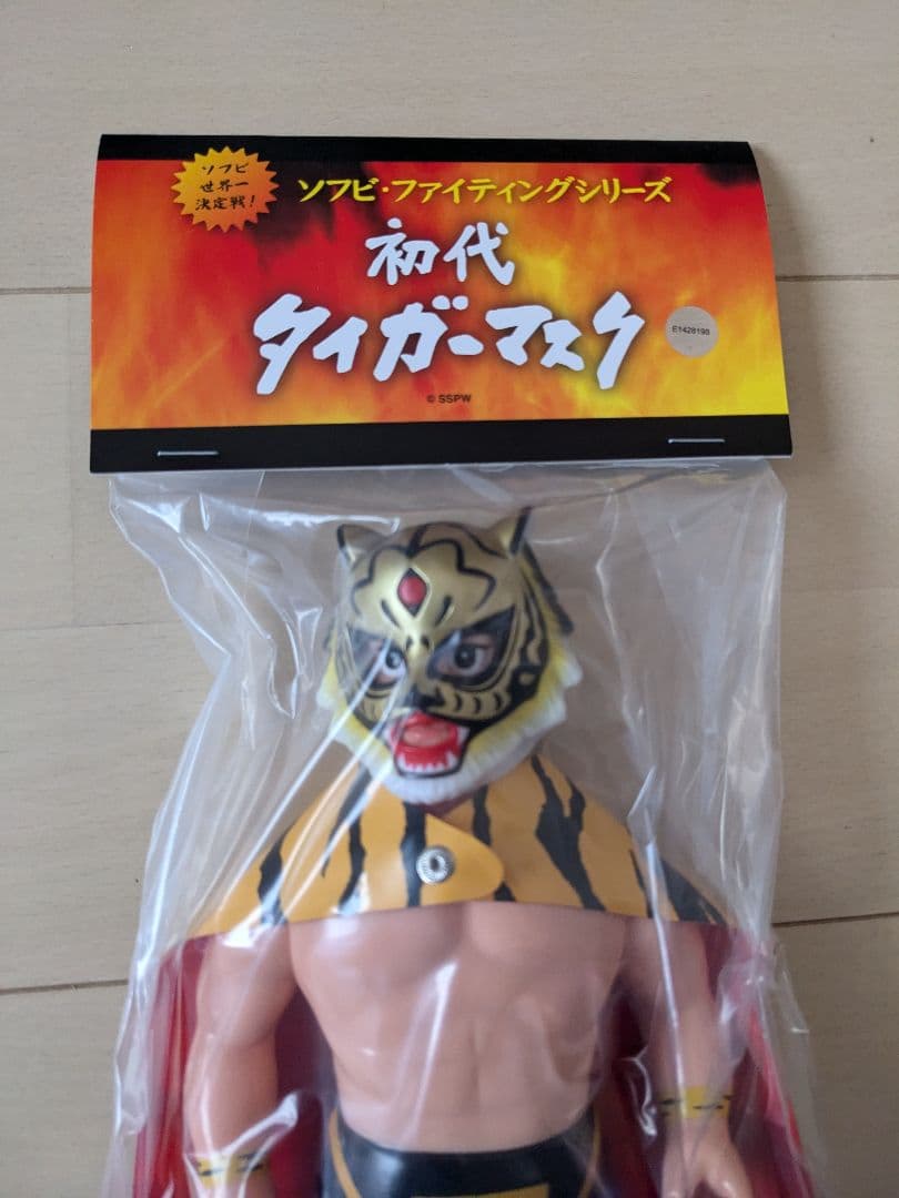 メディコム・トイ 初代タイガーマスク ソフビ 面取れ 新品未開封品