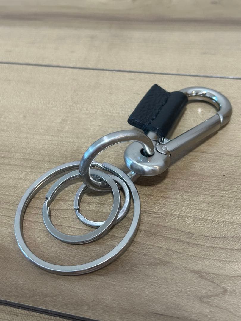 【Hender Scheme】カラビナ型キーホルダー シルバー ブラック