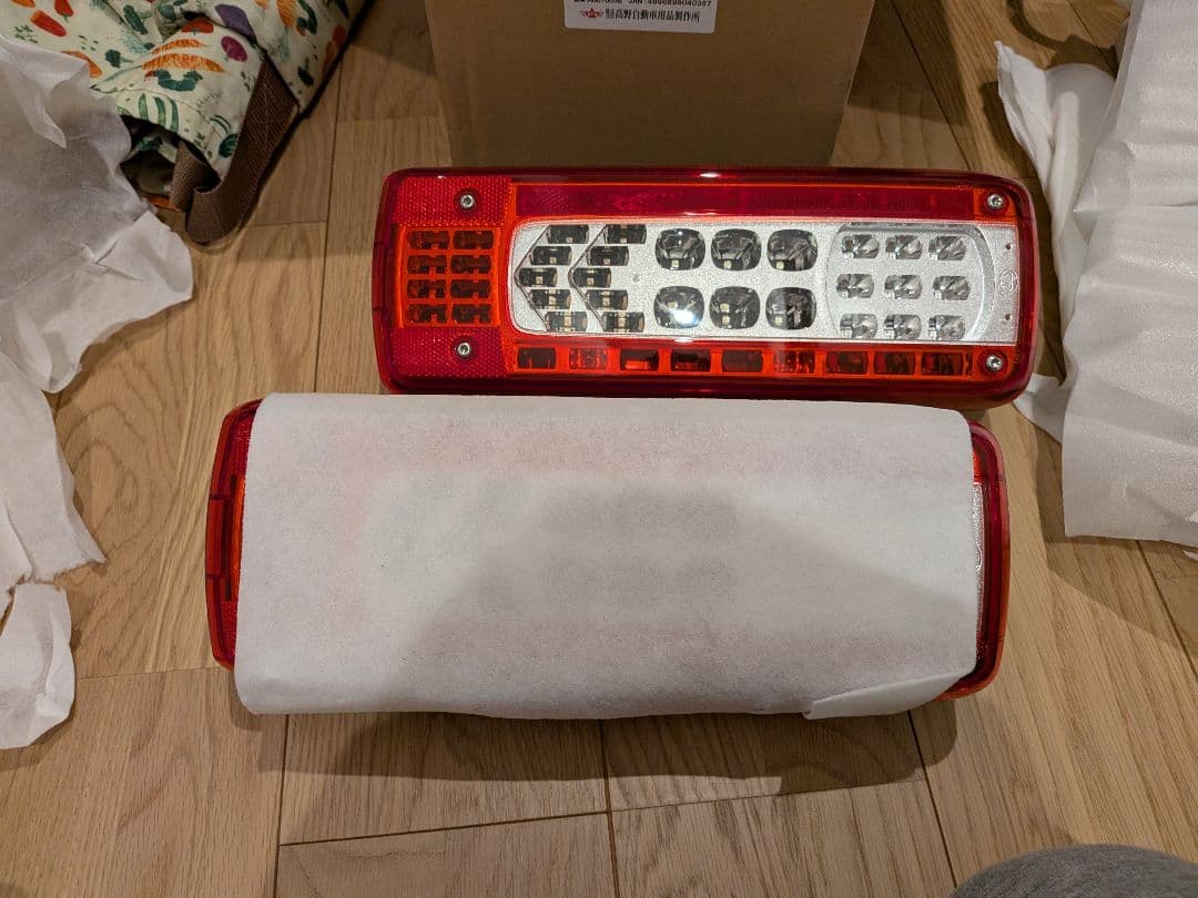 即購入OK！ クオン テールランプ テールライト LED 新車外し UD クオン テールランプ LED 左右セット 新車外し｜Yahoo!フリマ（旧