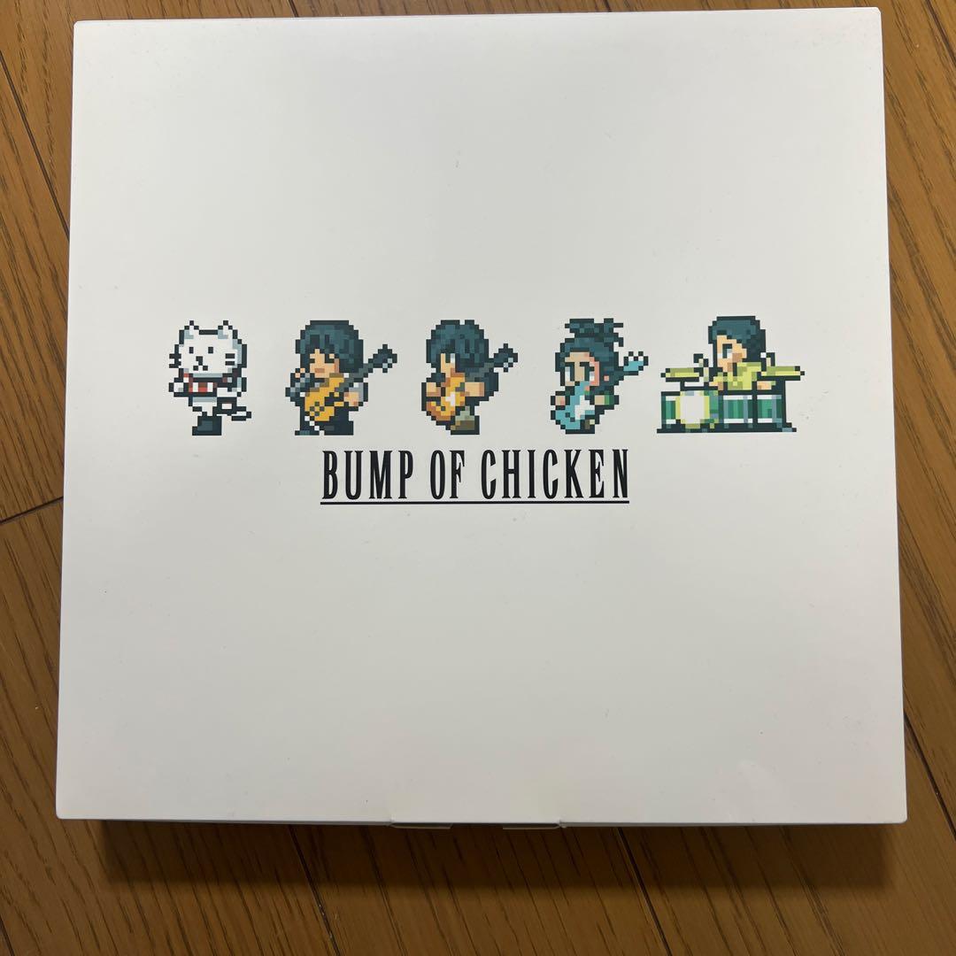 BUMP OF CHICKEN Mサイズ Tシャツ・ピンバッジセット Amazon.co.jp: BUMP OF CHICKEN FF コラボ Tシャツ ピンバッジ Mサイズ