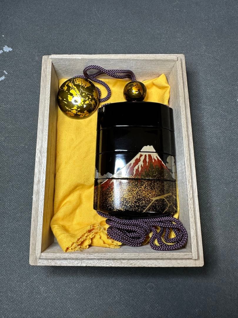 印籠　富士　蒔絵　根付　置物　古美術品　 細密細工　骨董　アンティーク　工芸品