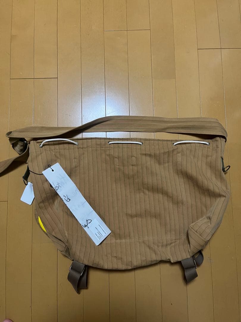 希少 KHOKI 23SS メッセンジャーバック キャメルストライプ新品、未