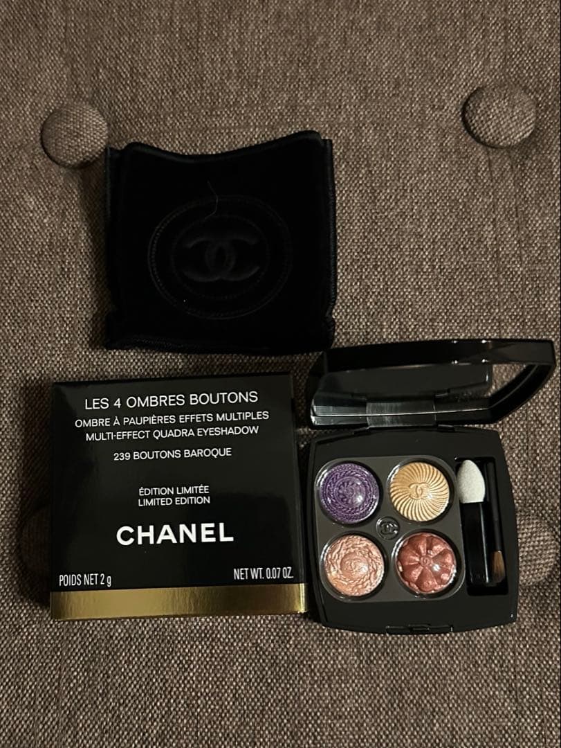 【シャネル】　アイシャドウ　限定品　レキャトル オンブルブトン　239