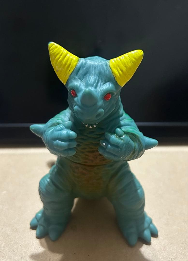 パチ怪獣】 ソフビフィギュア ゴモラ風 - メルカリ