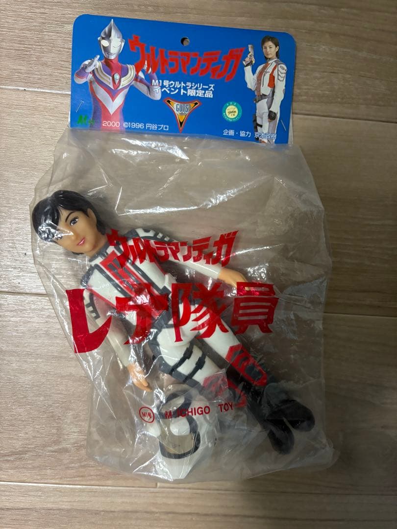 ウルトラマンティガ　レナ隊員　ソフビ　未開封品