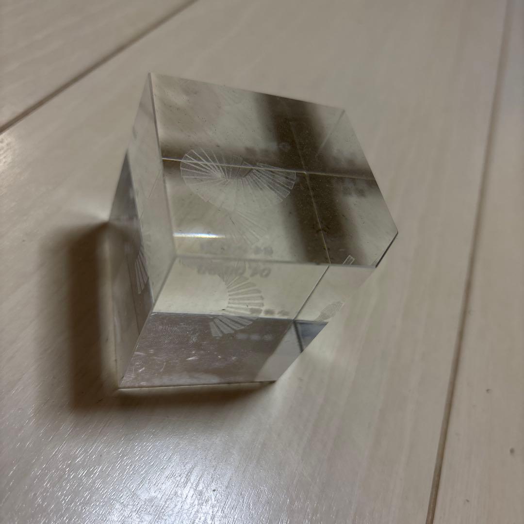 Appleストア心斎橋ガラスの階段モニュメント ガラスのらせん階段を作れるAGC「レオフレックス」【手すり壁編