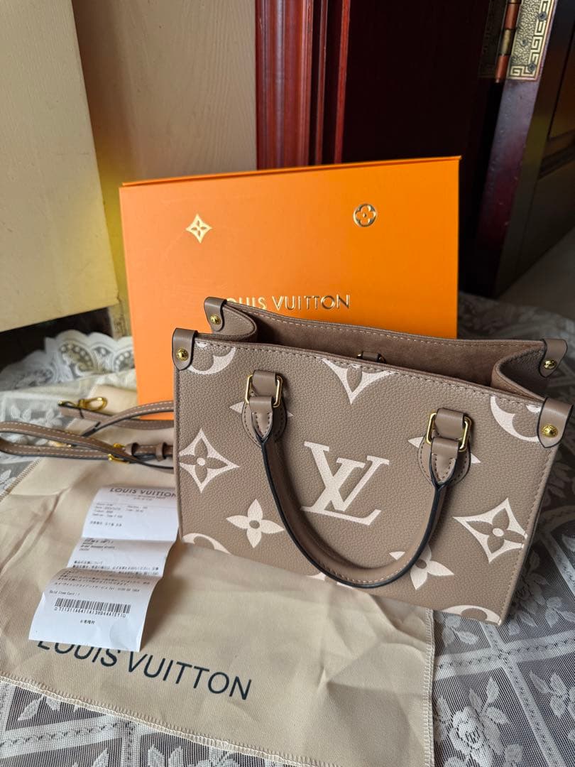 ベージュ モノグラム ショルダーバッグ