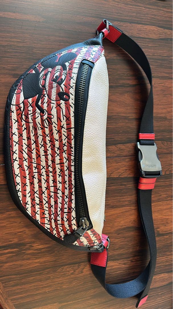 COACH ボディバッグ 赤白ストライプ