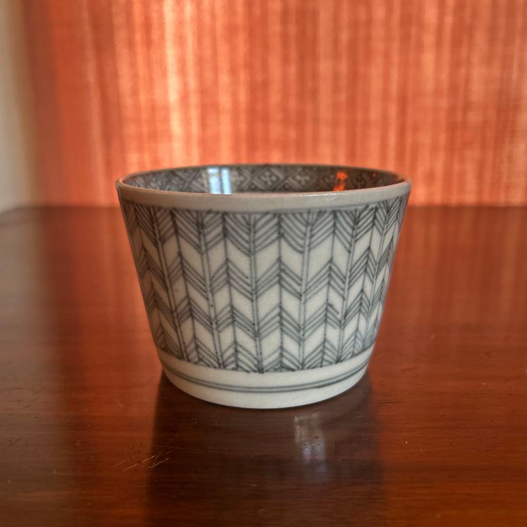 古伊万里　染め付け　蕎麦猪口　江戸後期 伊万里染付交叉草文（檜垣草）蕎麦猪口 江戸後期 直径7.5cm×高さ約5.5