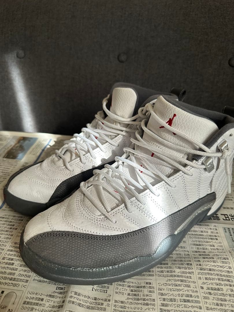 NIKEエアジョーダン12 ホワイト/グレー 28.5cmスニーカー