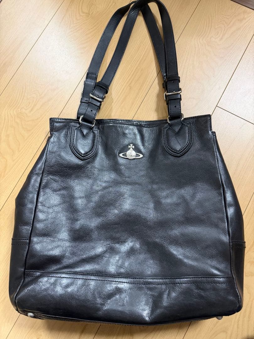 ヴィヴィアンウエストウッド ブラック　レザー　トートバッグ ヴィヴィアンウエストウッド SHOPPER オーブ ブランドオフ Vivienne