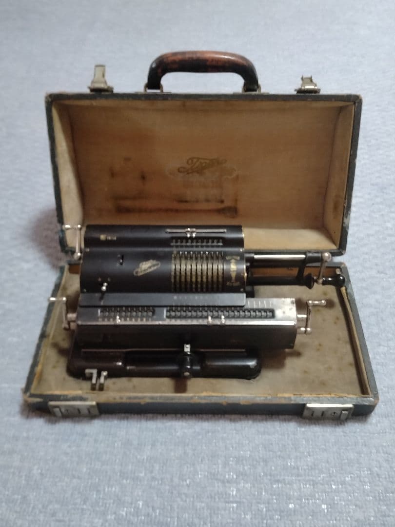 希少 アンティーク　昭和20年代 タイガー計算機　手回し式計算機