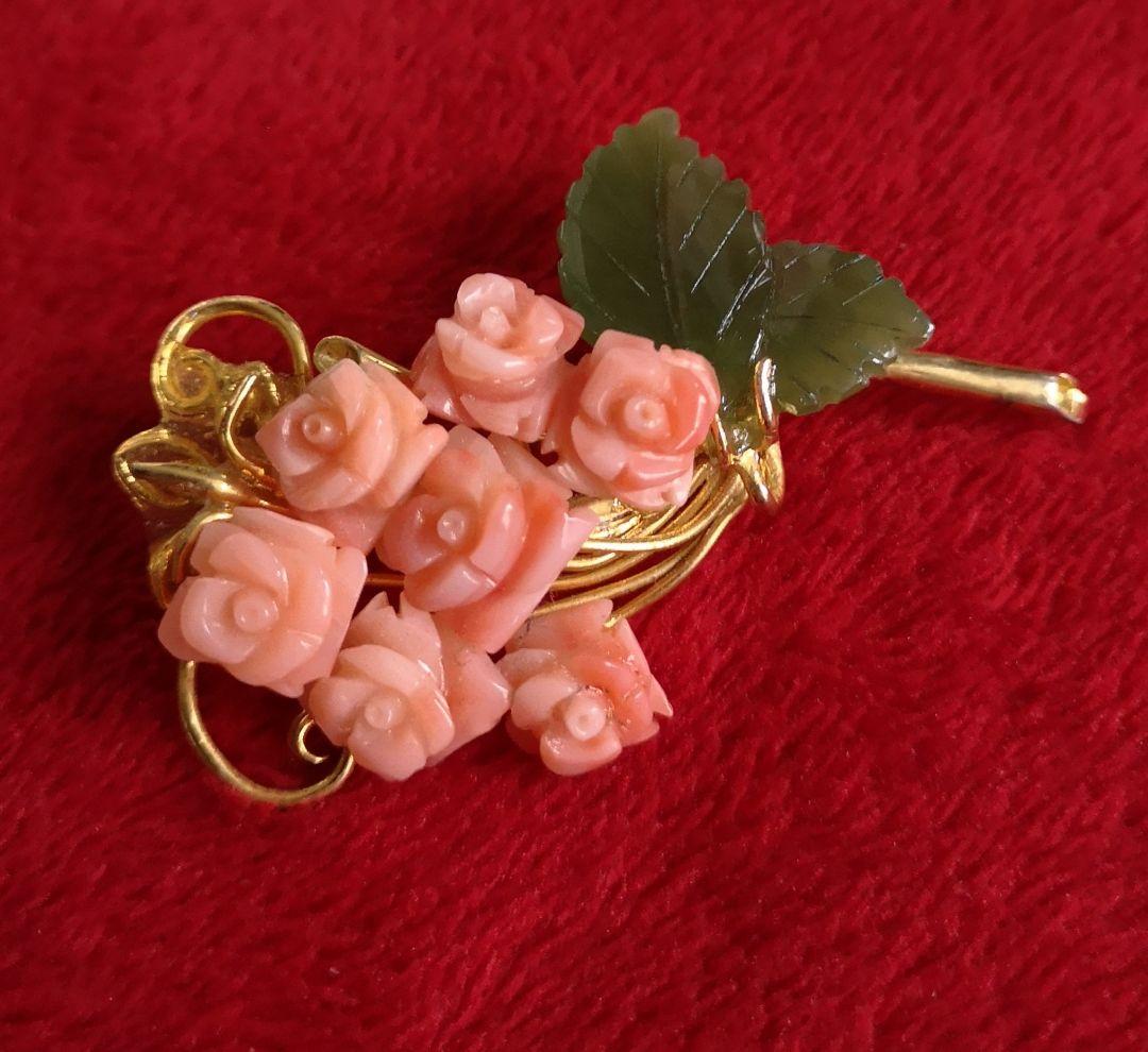 ビンテージ ブローチ 珊瑚 花 彫刻 翡翠 葉 彫刻 フラワー カメオ 246