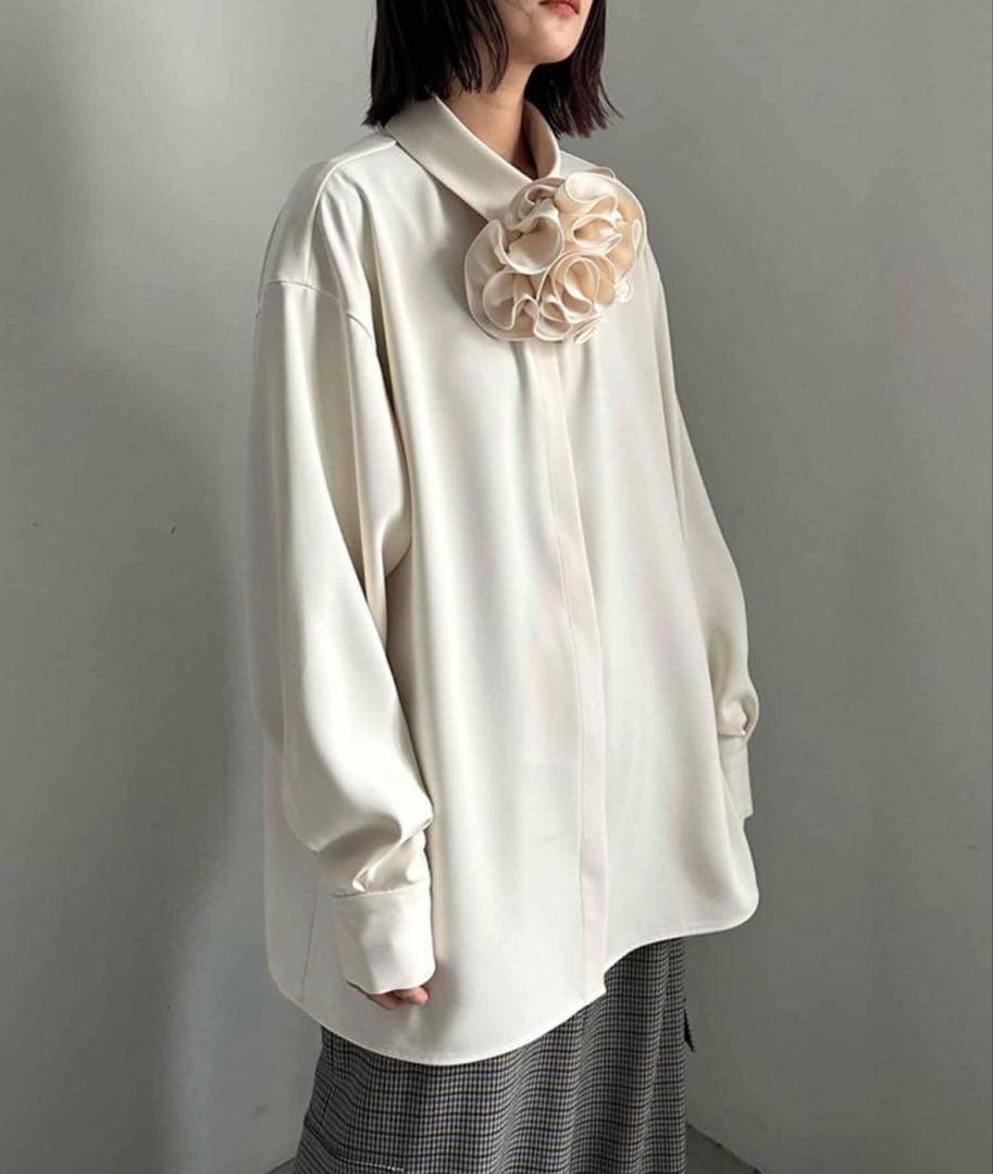 ROSE CORSAGE BLOUSE　アイボリー