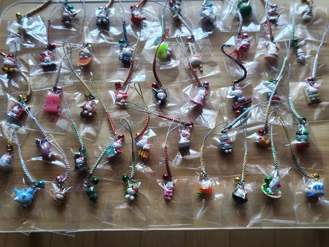 ご当地キティ根付け　まとめ売り　旗なし 2026年最新】ご当地キティ 根付け まとめ売りの人気アイテム - メルカリ