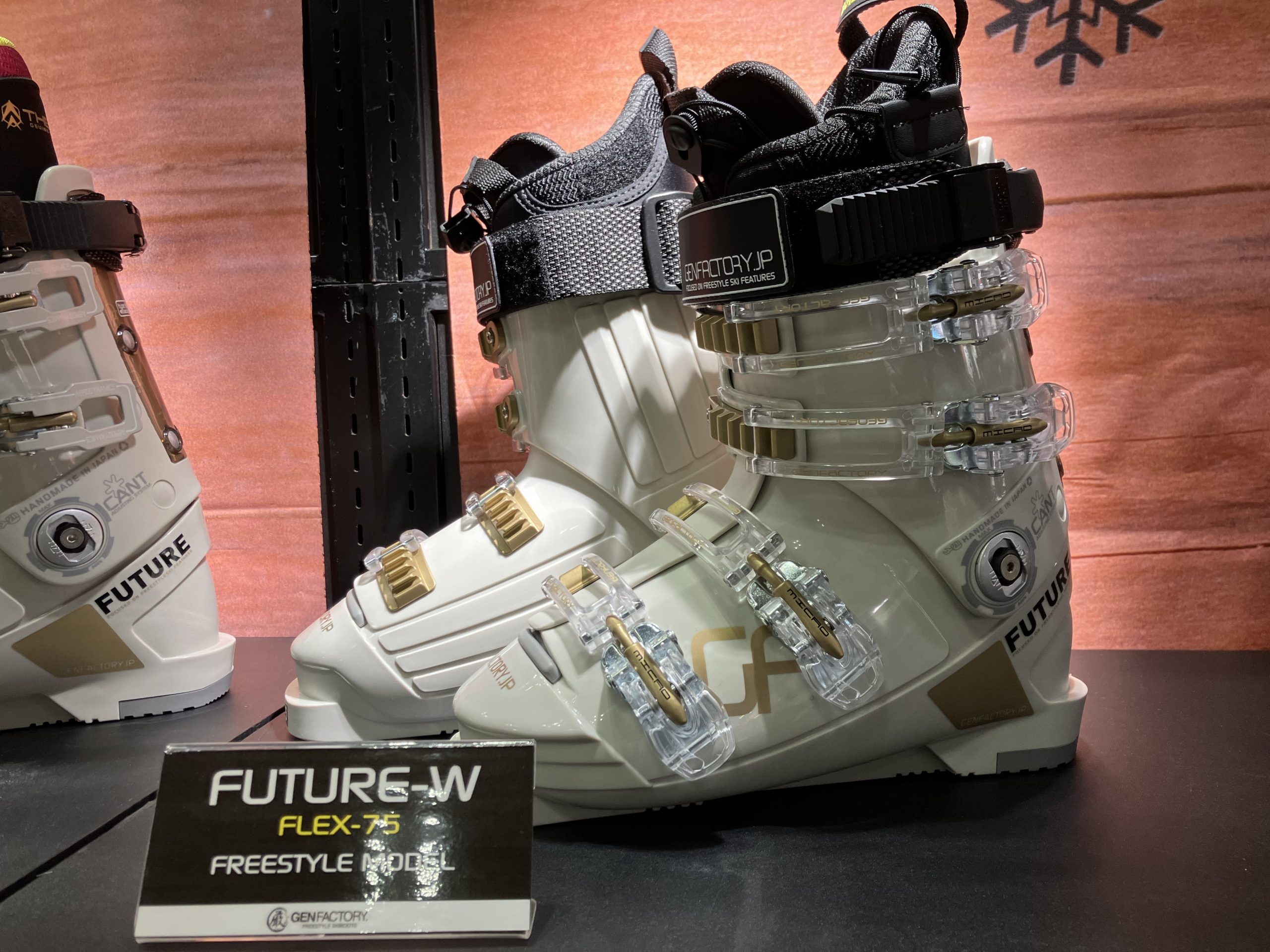 FUTURE」の待望ウィメンズモデルがリリース！｜GEN FACTORY（ゲン